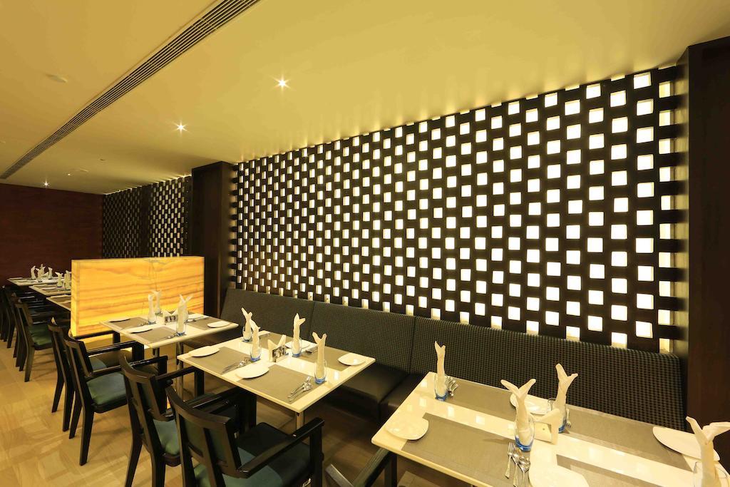 Hotel Regalia Tirupati Kültér fotó