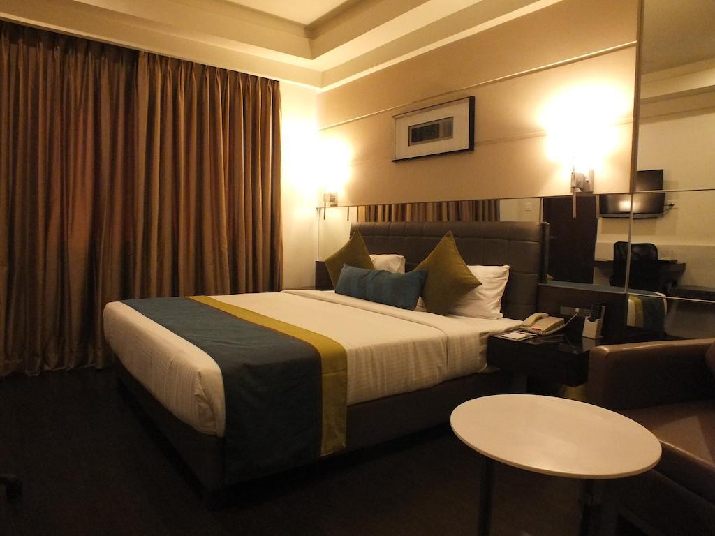 Hotel Regalia Tirupati Kültér fotó