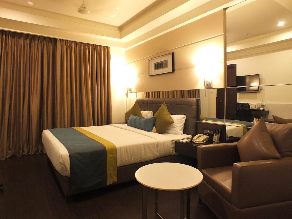 Hotel Regalia Tirupati Kültér fotó