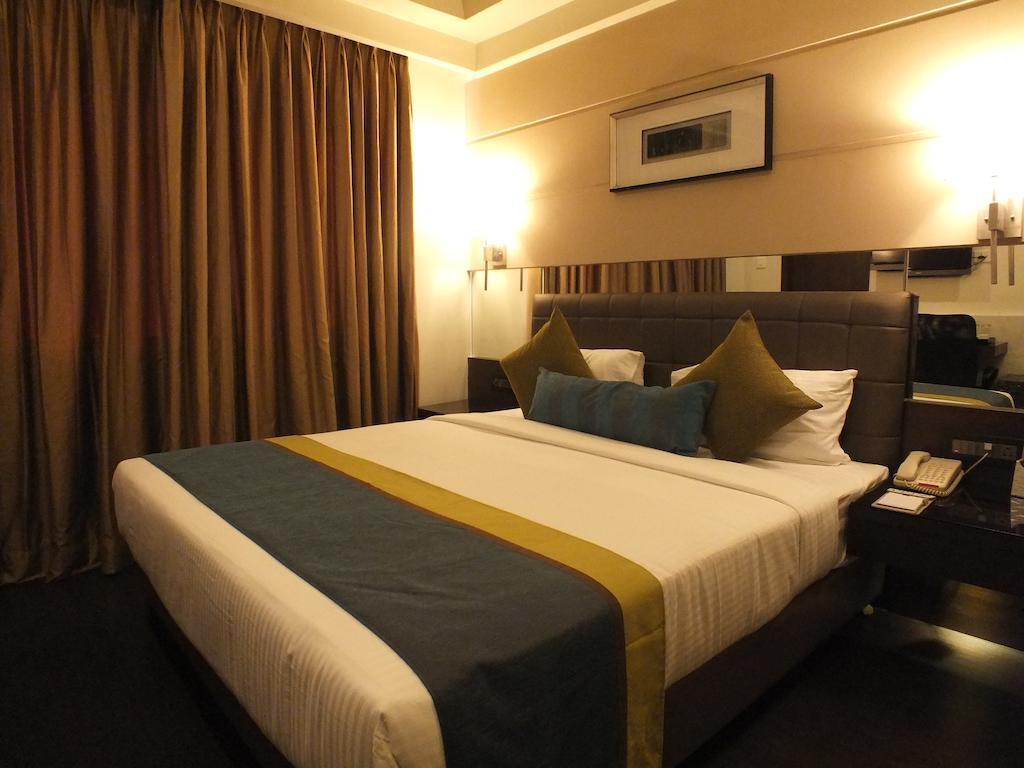 Hotel Regalia Tirupati Kültér fotó