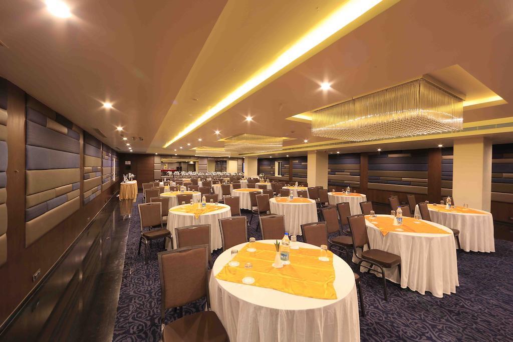 Hotel Regalia Tirupati Kültér fotó