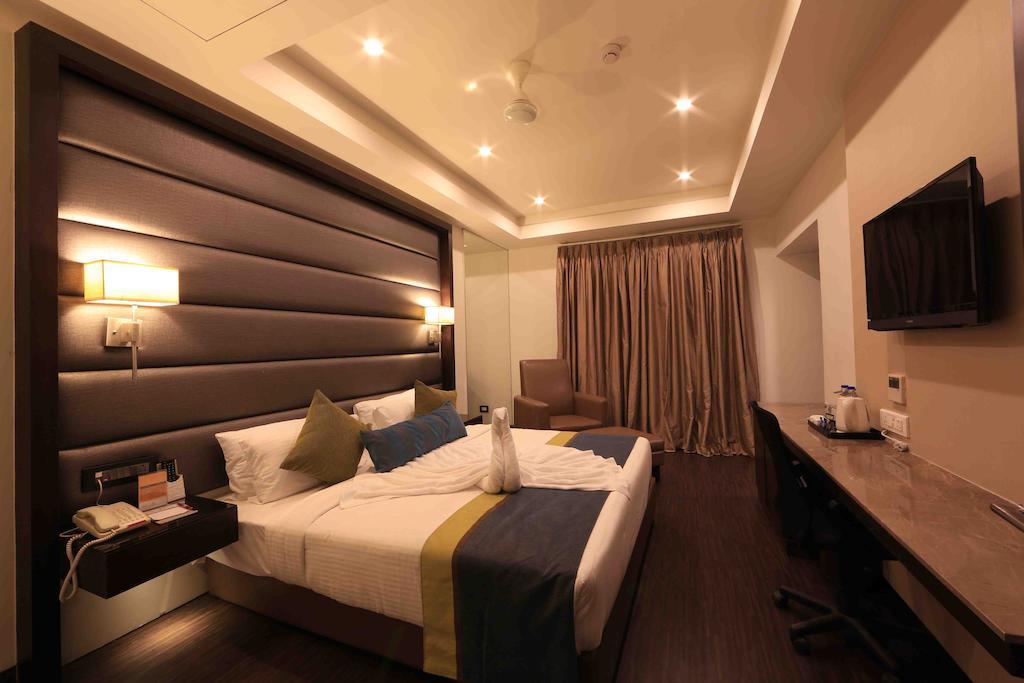 Hotel Regalia Tirupati Kültér fotó