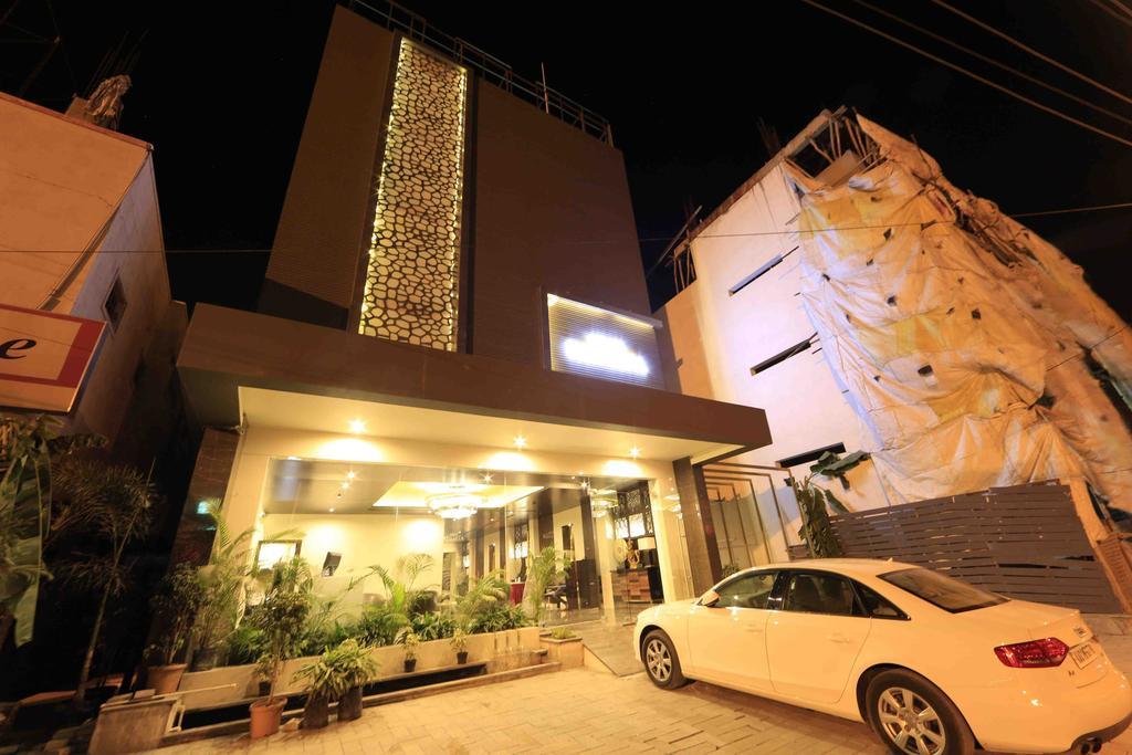 Hotel Regalia Tirupati Kültér fotó