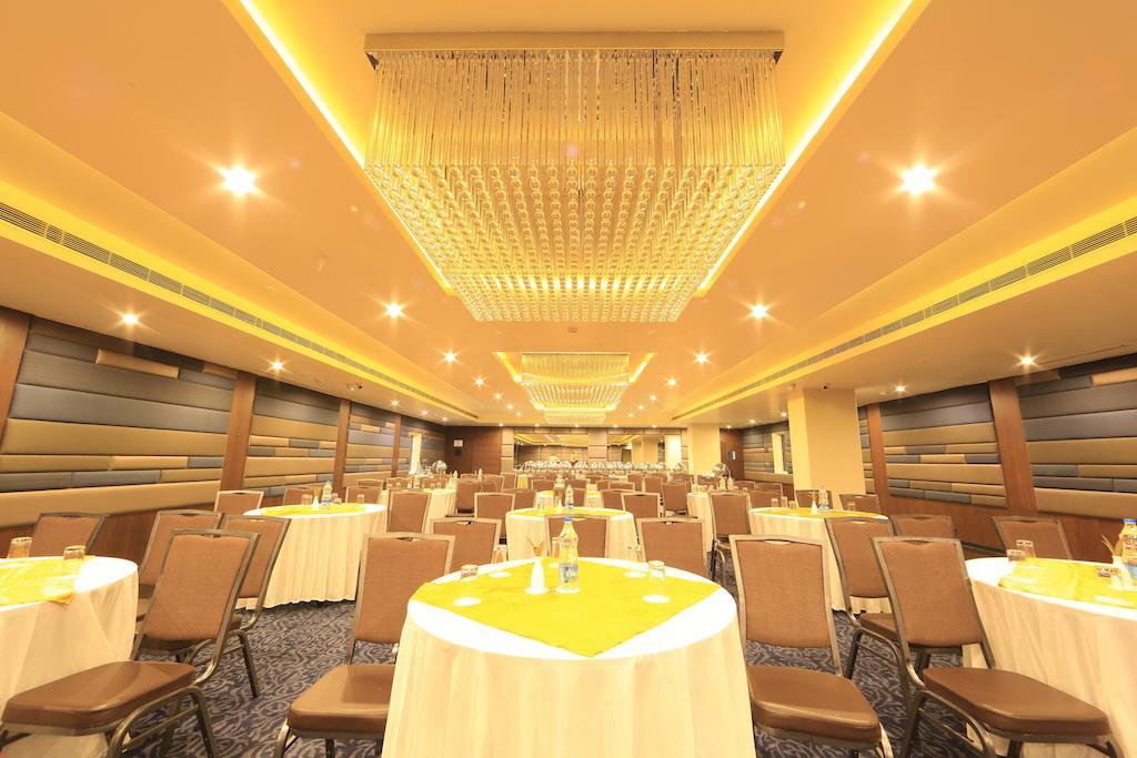 Hotel Regalia Tirupati Kültér fotó